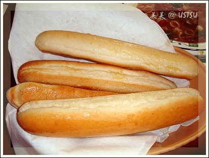 oliveGarden_bread.jpg