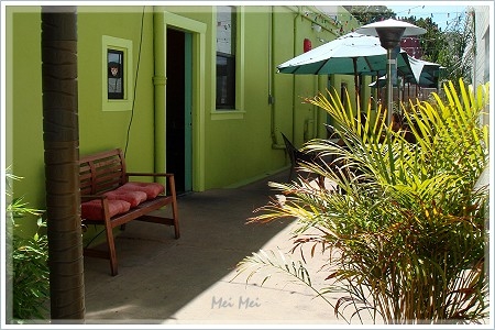 coconuts_patio.JPG