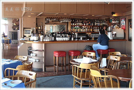rockyPointRestaurant_bar.JPG