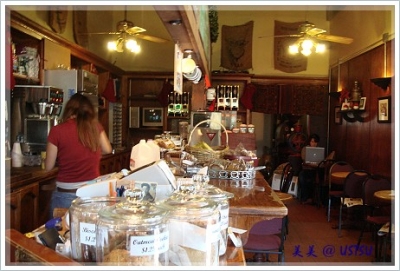 laCremeDeCafe_inside.JPG